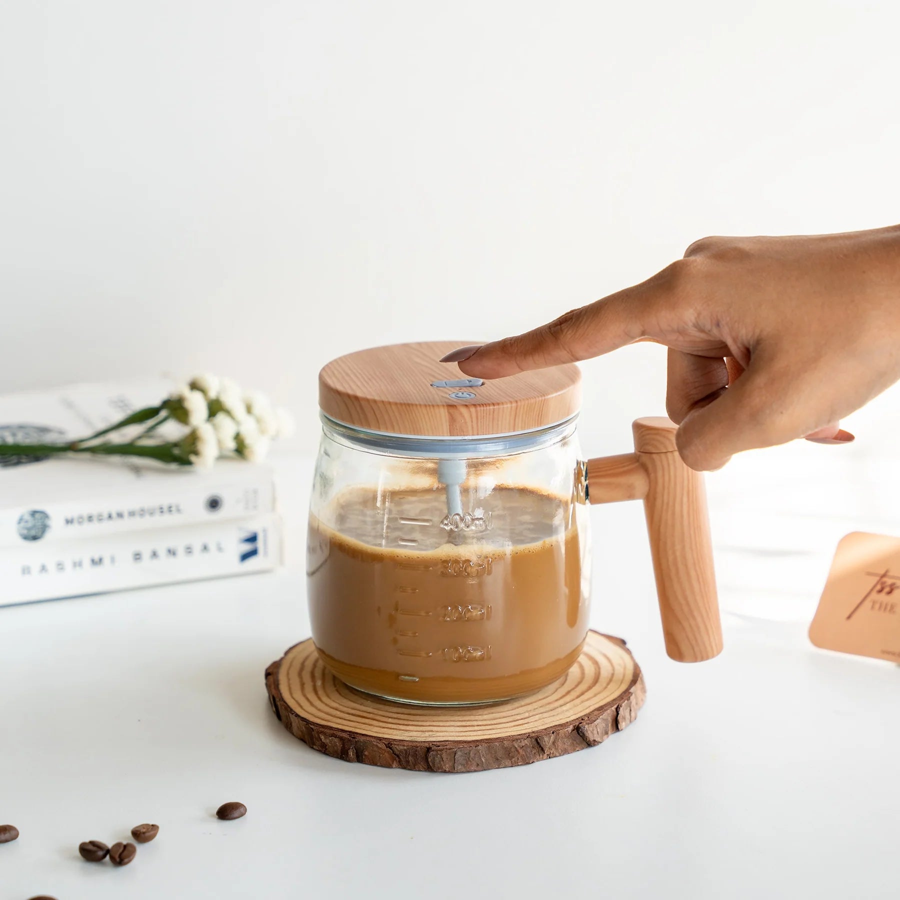 Self Stirring glass mug